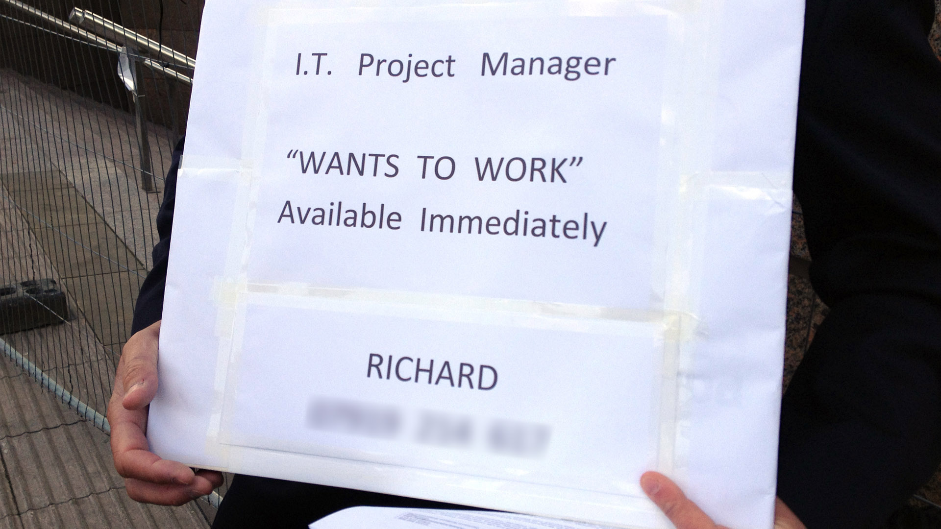 Project_images2_0008s_0001_Richard_sign_before_blur